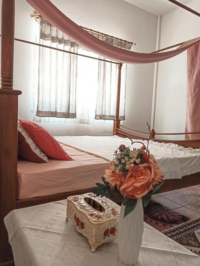 فندق โรสชาเลต์ Rose Chalet كانتْشانابوري المظهر الخارجي الصورة